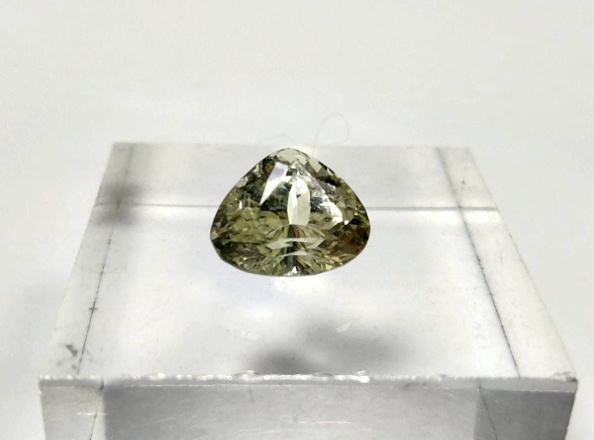 ARSAA GEMS AND MINERALSNatural top quality beautiful 10 carats trillion shape kunzite gem - Premium  from ARSAA GEMS AND MINERALS - Just $30.00! Shop now at ARSAA GEMS AND MINERALS