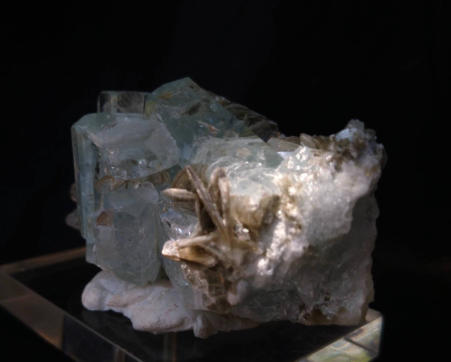 ARSAA GEMS AND MINERALSNatural top quality beautiful 89.8 grams aquamarine with moscovite terminated cluster - Premium  from ARSAA GEMS AND MINERALS - Just $140.00! Shop now at ARSAA GEMS AND MINERALS