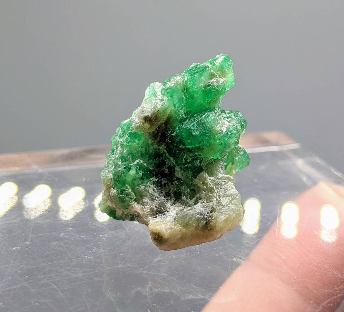 ARSAA GEMS AND MINERALSEmerald cluster green natural 8.6 grams terminated from Swat Pakistan - Premium from ARSAA GEMS AND MINERALS - Just $150.00! Shop now at ARSAA GEMS AND MINERALS