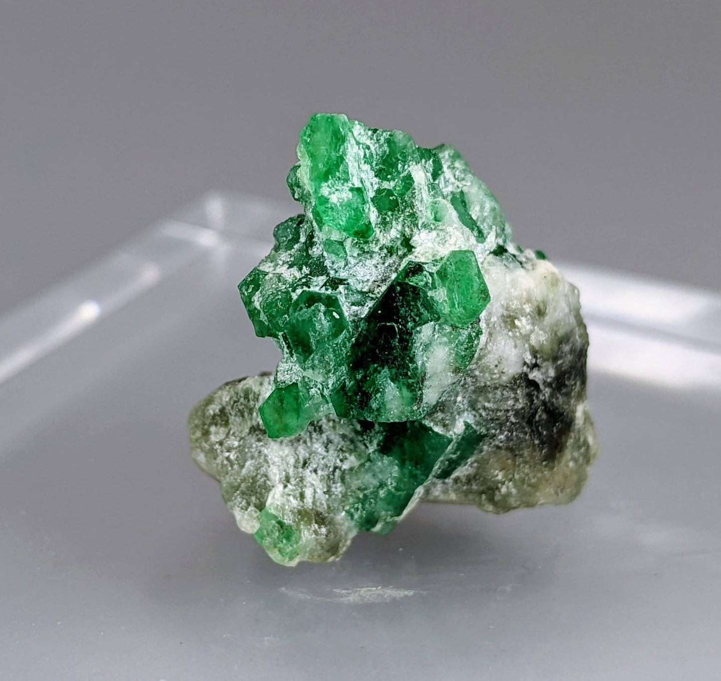 ARSAA GEMS AND MINERALSEmerald cluster green natural 8.6 grams terminated from Swat Pakistan - Premium from ARSAA GEMS AND MINERALS - Just $150.00! Shop now at ARSAA GEMS AND MINERALS