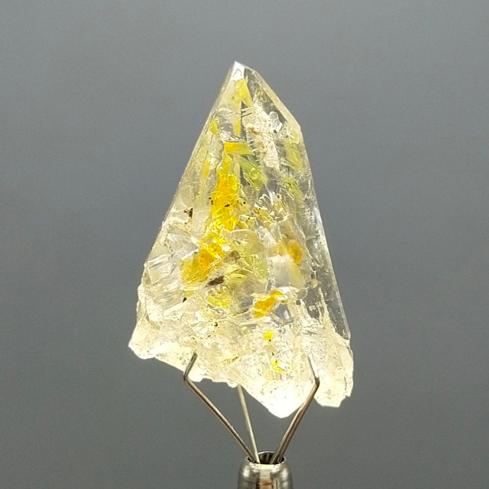 UV Reactive Petroleum Quartz Crystal, Balochistan Pakistan, 6.1 grams