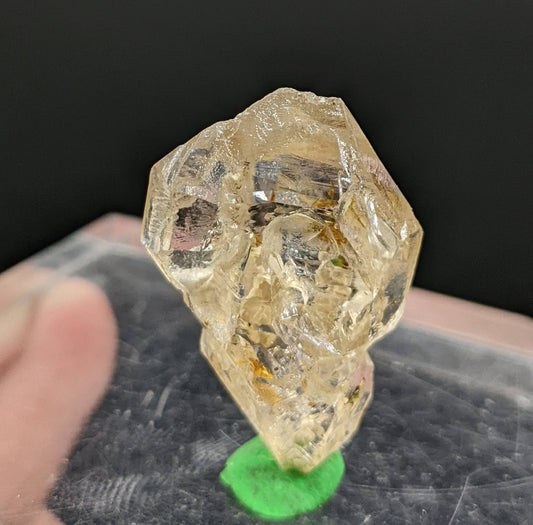 UV Reactive Petroleum Quartz Crystal, Balochistan Pakistan (6.7 grams)