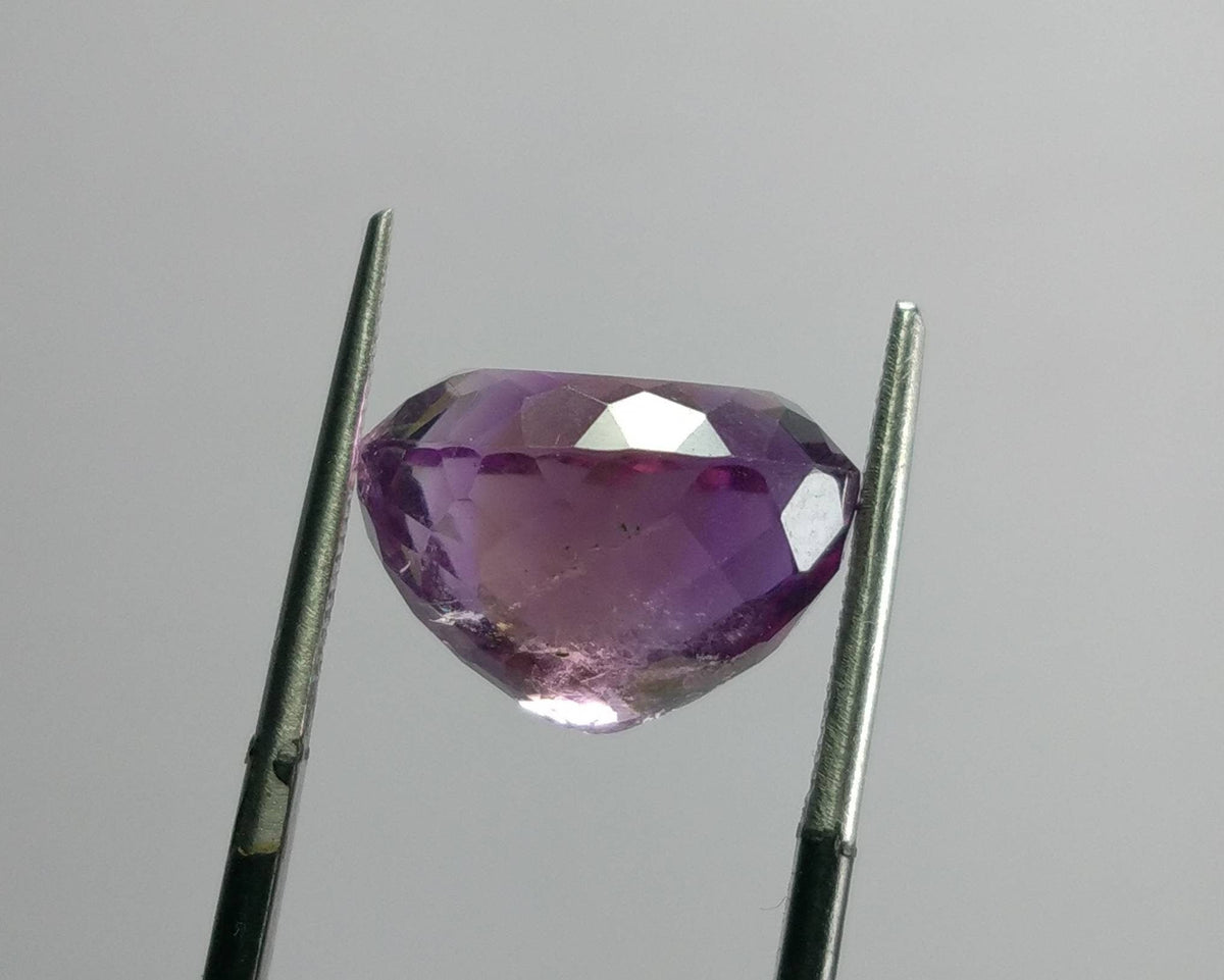 10 Carat Deep Purple Amethyst Gem, Oval Faceted VV Clarity