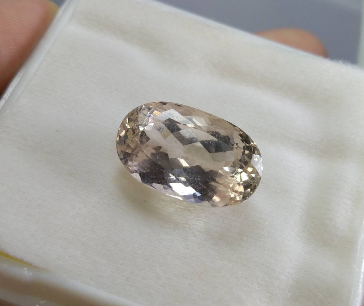 25 Carat Natural Kunzite Gem, VV Clarity, Oval Faceted