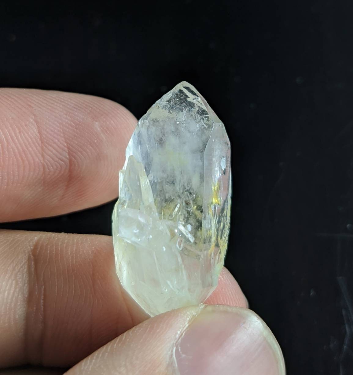 UV Reactive Petroleum Quartz Crystal, Balochistan Pakistan (5.1 grams)