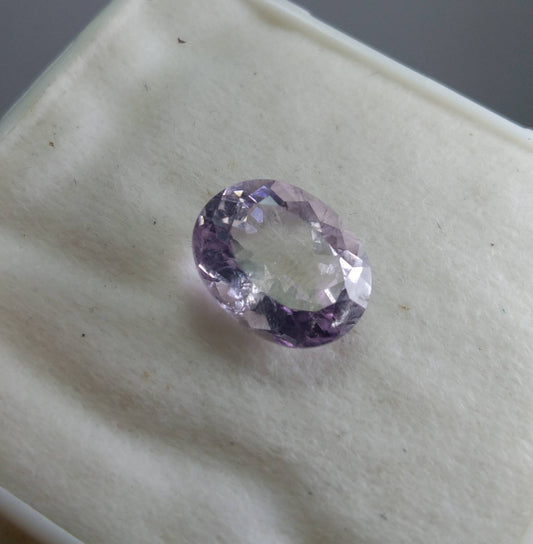 10 Carat Light Purple Amethyst Gem, Oval Faceted VV Clarity