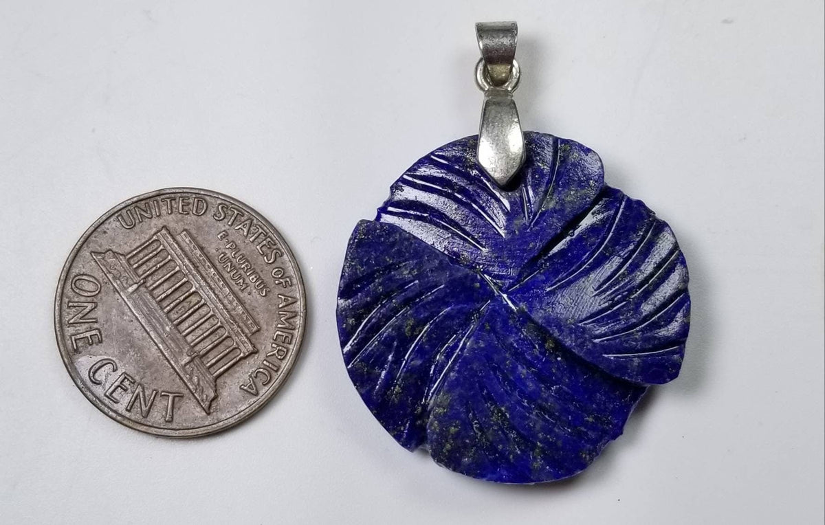 Natural good quality locket size lapis lazuli flower pendant