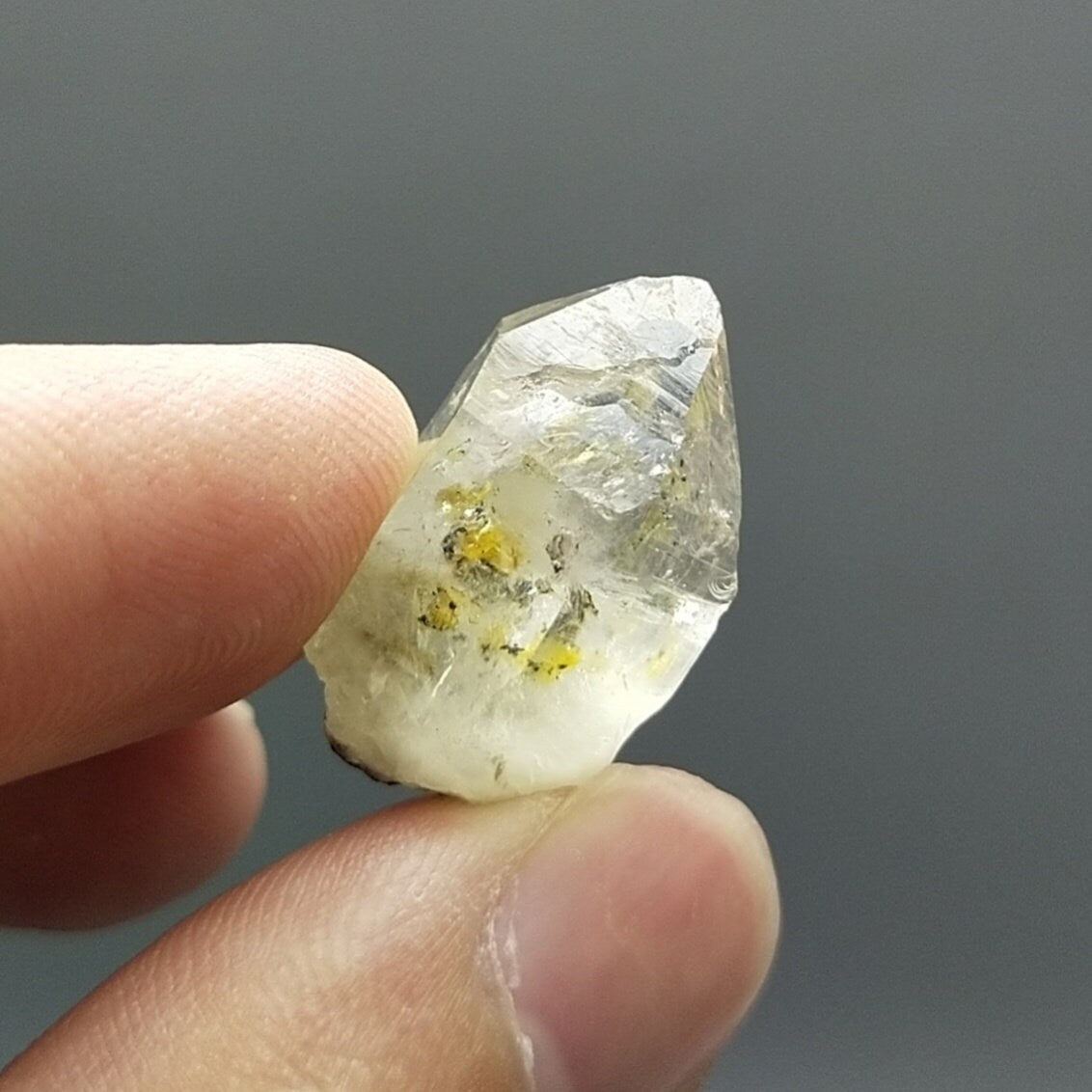 UV Reactive Petroleum Quartz Crystal, Balochistan Pakistan (5.1 grams)