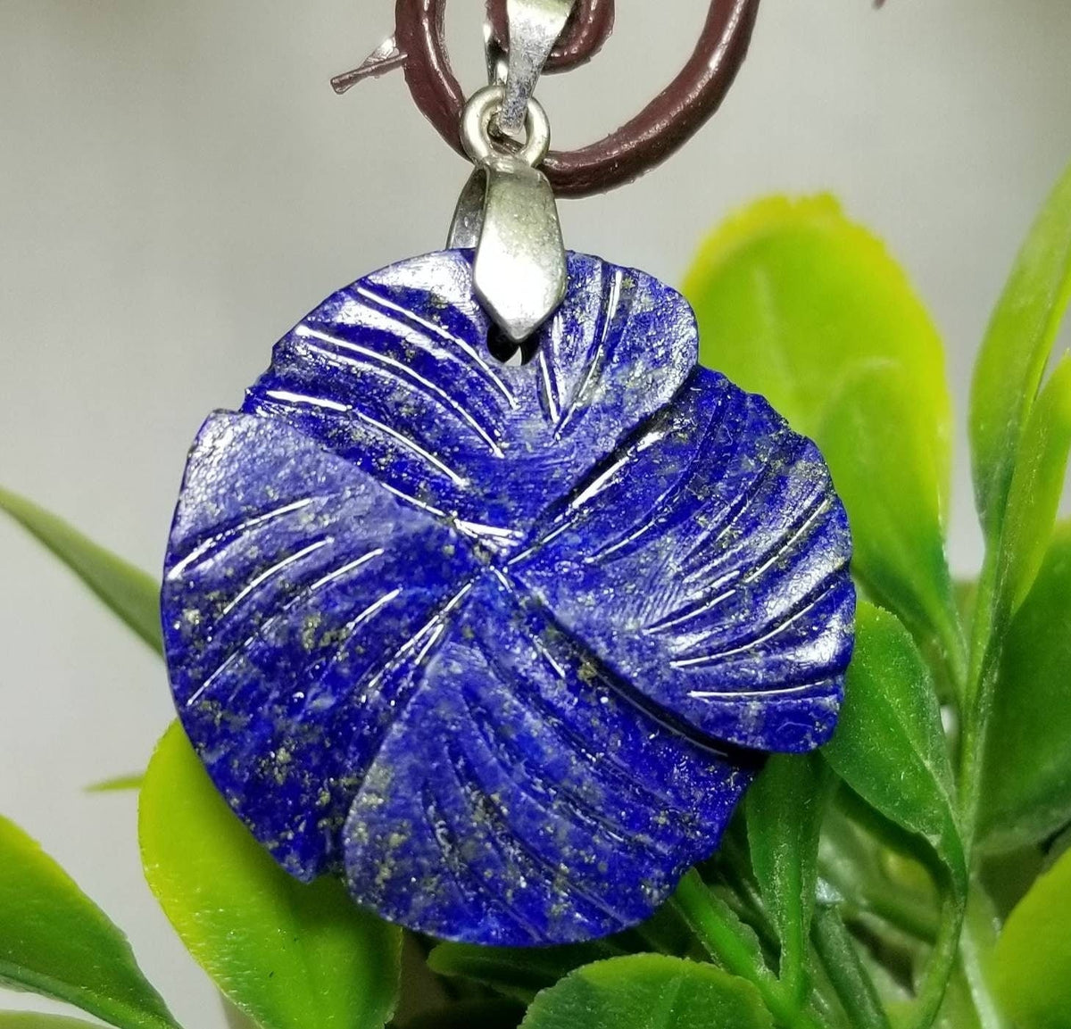 Natural good quality locket size lapis lazuli flower pendant