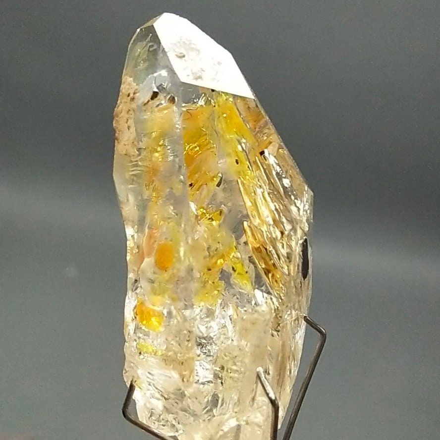 UV Reactive Petroleum Quartz Crystal, Balochistan Pakistan, 6.1 grams