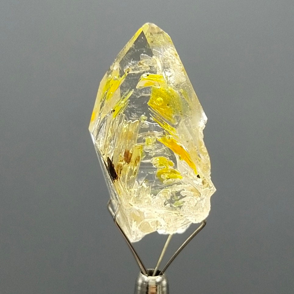 UV Reactive Petroleum Quartz Crystal, Balochistan Pakistan, 6.1 grams