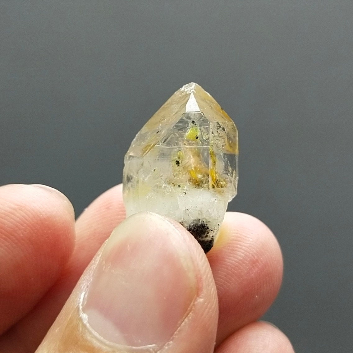 UV Reactive Petroleum Quartz Crystal, Balochistan Pakistan (5.1 grams)