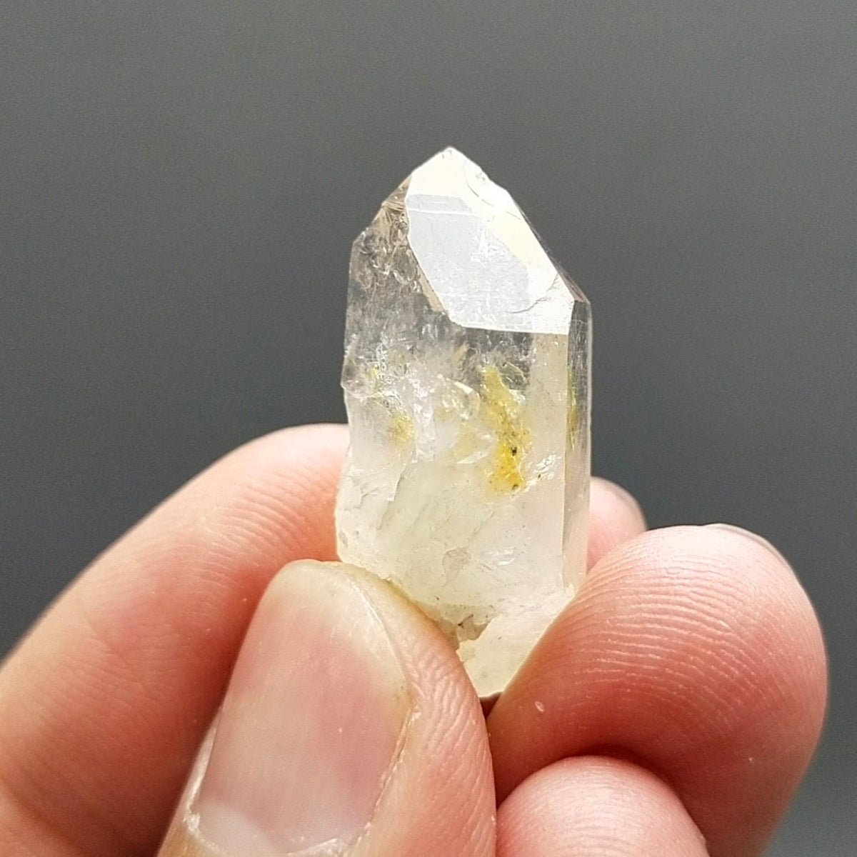UV Reactive Petroleum Quartz Crystal, Balochistan Pakistan (6.8 grams)