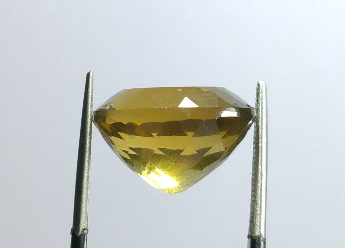 10.5 Carat Oval Faceted Citrine Gem, VV Clarity
