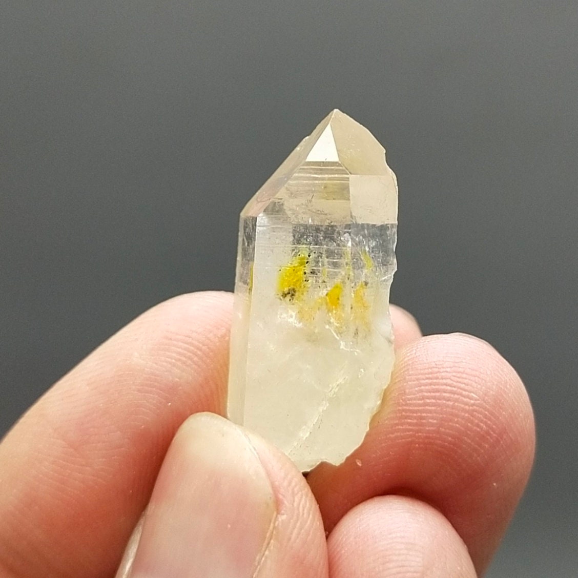 UV Reactive Petroleum Quartz Crystal, Balochistan Pakistan (6.8 grams)