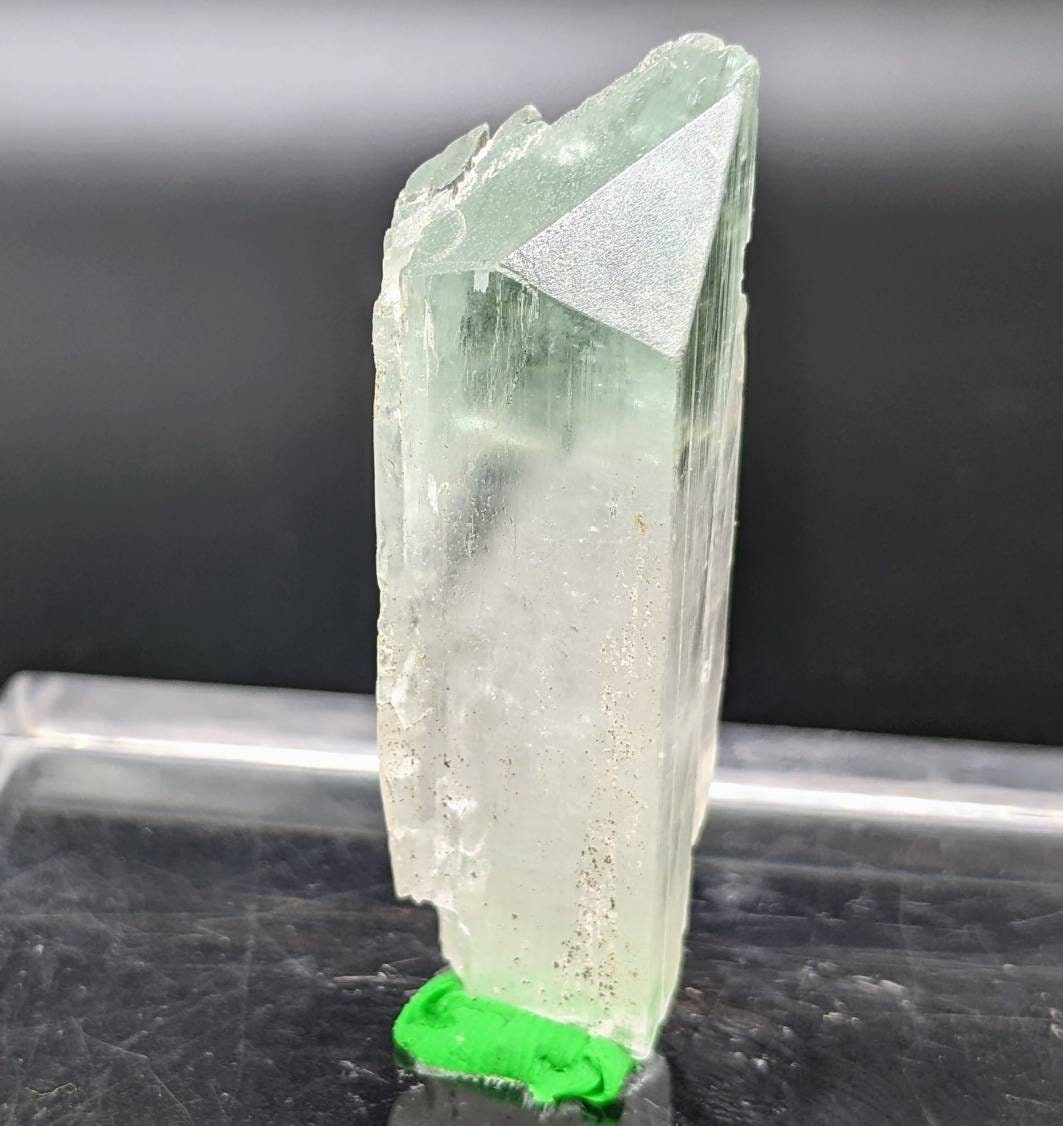 Bicolor Spodumene var kunzite clear gem quality lustrous crystal from Afghanistan, 14.3 grams