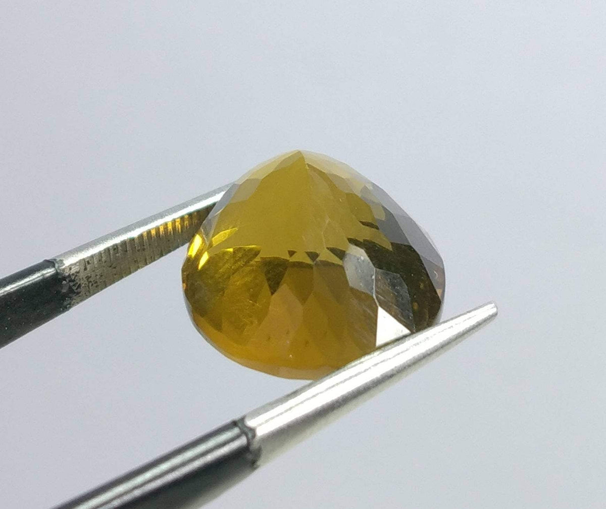 10.5 Carat Oval Faceted Citrine Gem, VV Clarity