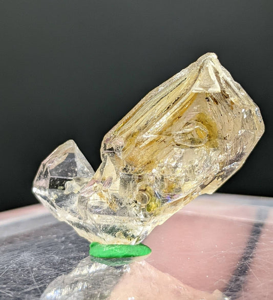 UV Reactive Petroleum Quartz Crystal, Balochistan Pakistan