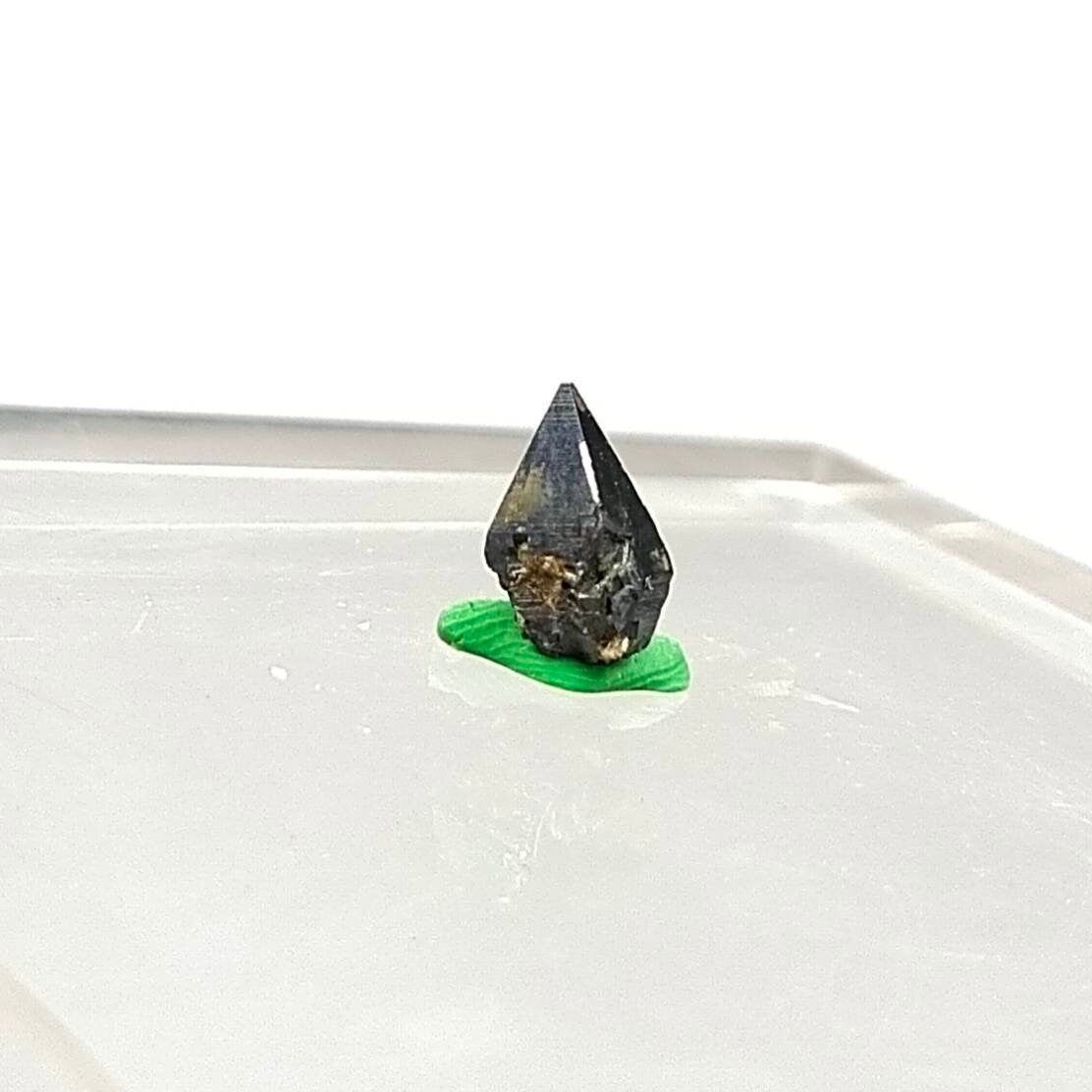 Rare single anatas crystal from Balochistan Pakistan , weight 0.4 gram