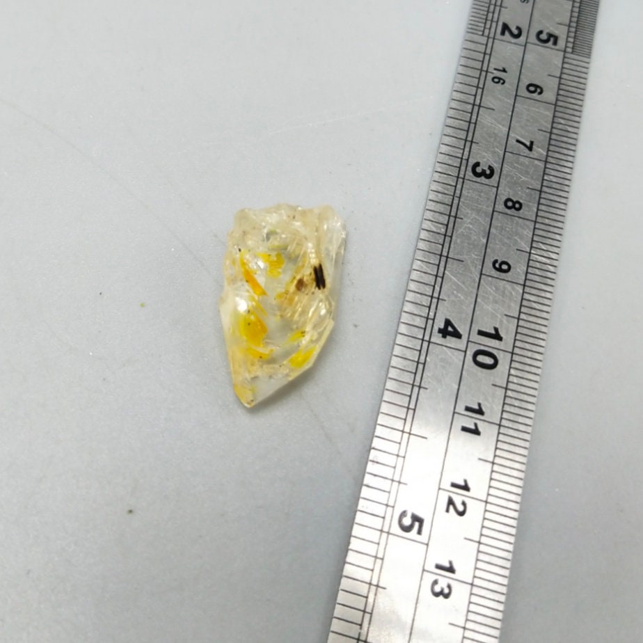 UV Reactive Petroleum Quartz Crystal, Balochistan Pakistan, 6.1 grams