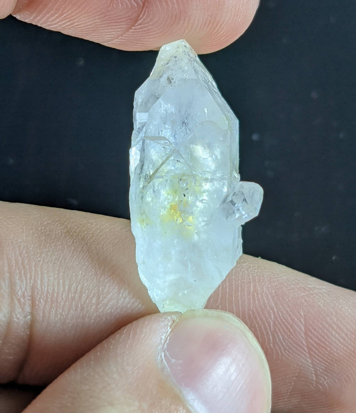 UV Reactive Petroleum Quartz Crystal, Balochistan Pakistan (5.1 grams)