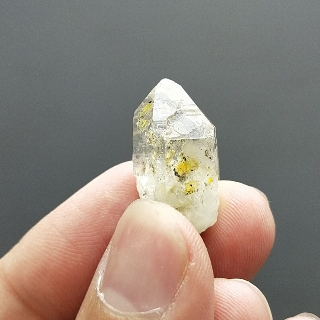 UV Reactive Petroleum Quartz Crystal, Balochistan Pakistan (5.1 grams)