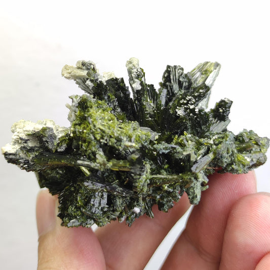 Green spray epidote bunch shape cluster from Balochistan Pakistan, weight 76.6grams