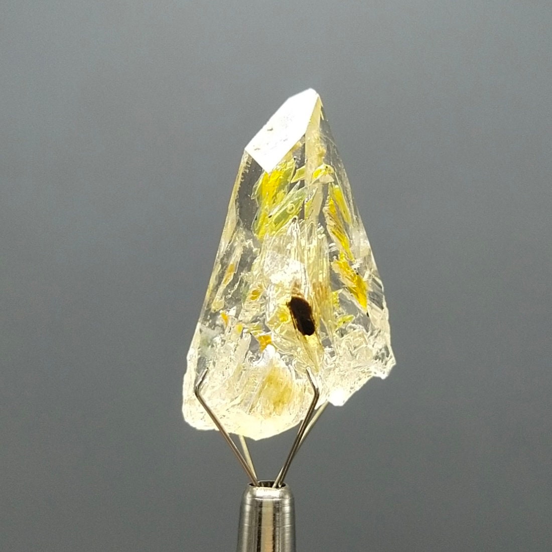 UV Reactive Petroleum Quartz Crystal, Balochistan Pakistan, 6.1 grams