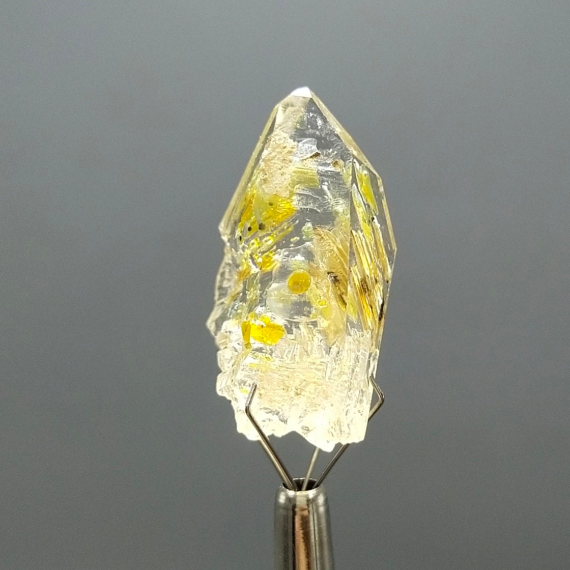 UV Reactive Petroleum Quartz Crystal, Balochistan Pakistan, 6.1 grams
