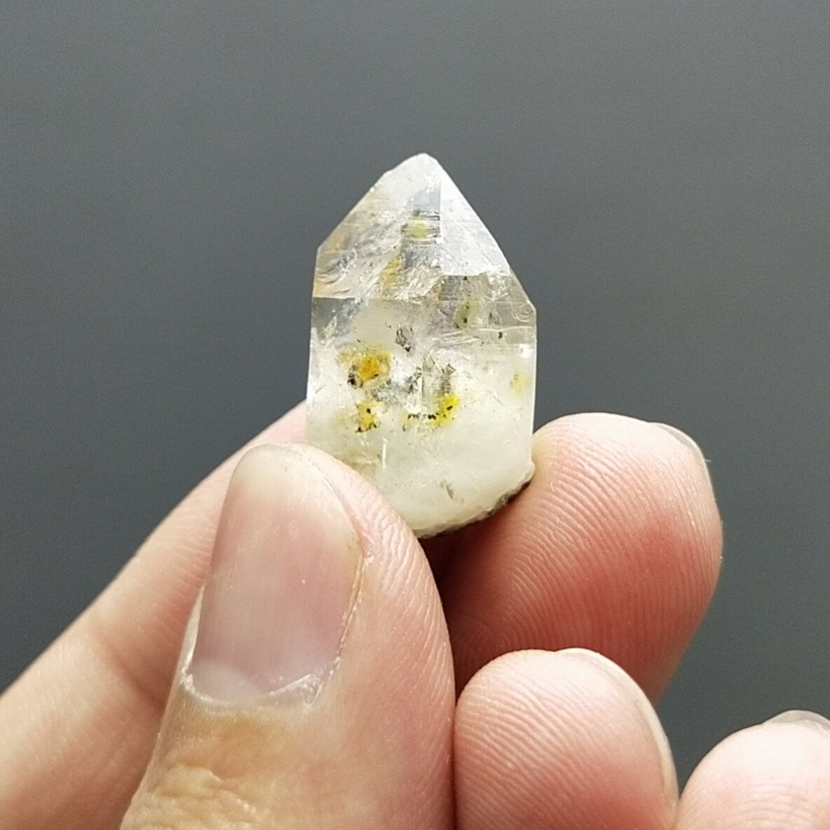 UV Reactive Petroleum Quartz Crystal, Balochistan Pakistan (5.1 grams)