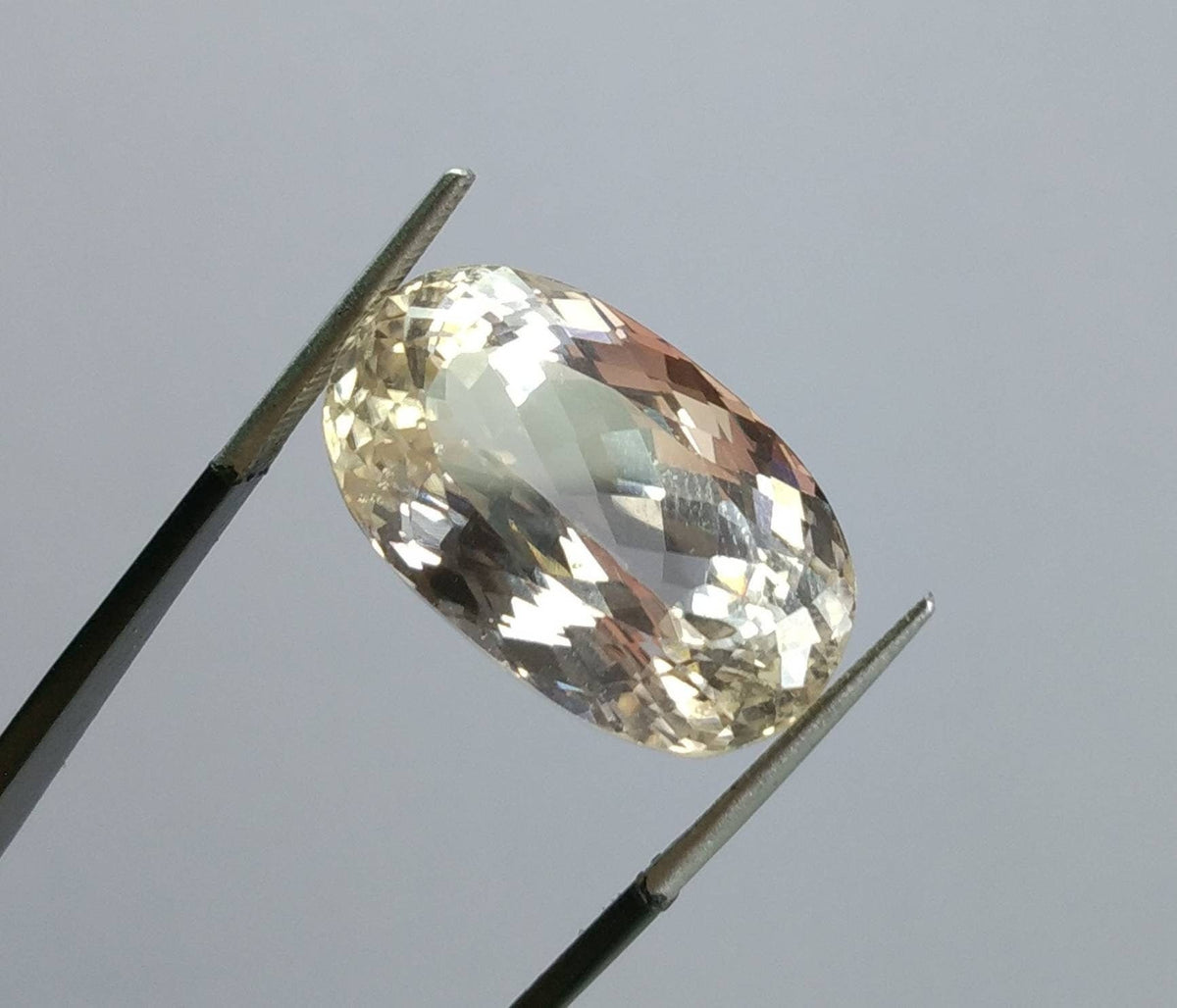 25 Carat Natural Kunzite Gem, VV Clarity, Oval Faceted