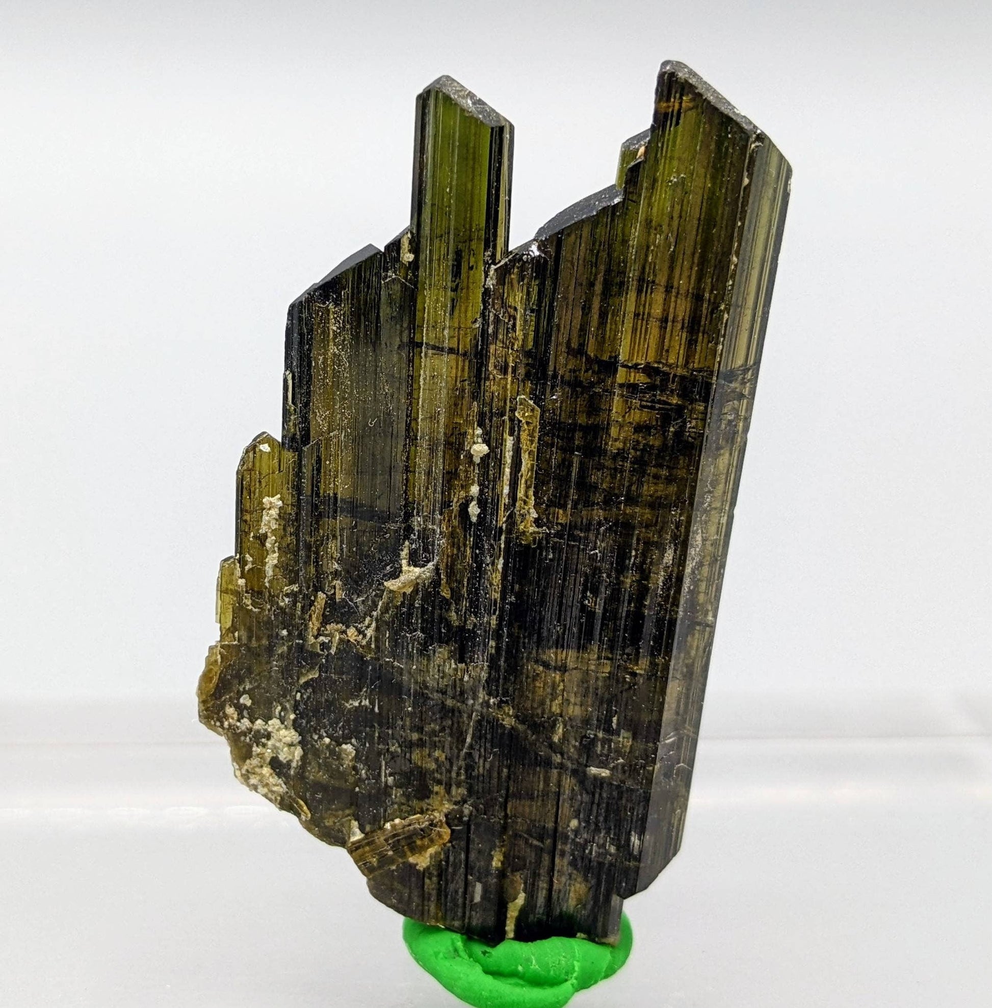 ARSAA GEMS AND MINERALSNatural aesthetic Beautiful 6.3 grams clear perfectly terminated epidote crystal - Premium  from ARSAA GEMS AND MINERALS - Just $30.00! Shop now at ARSAA GEMS AND MINERALS