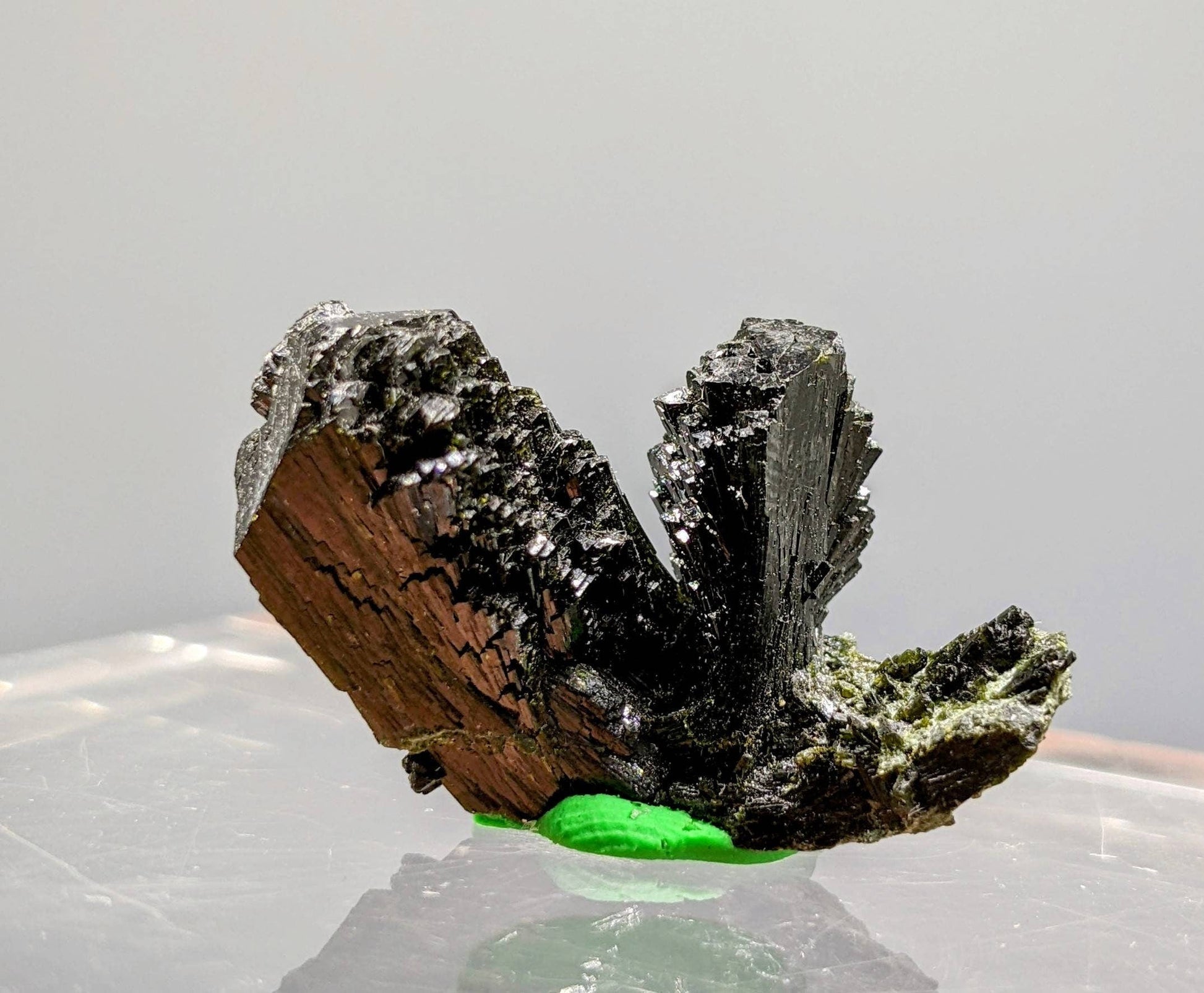 ARSAA GEMS AND MINERALSNatural green spray bowtie epidote crystal from Balochistan Pakistan, weight 9.8 grams - Premium  from ARSAA GEMS AND MINERALS - Just $35.00! Shop now at ARSAA GEMS AND MINERALS